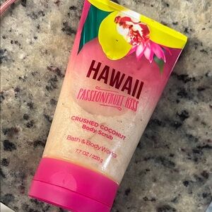 Bath & Body Works Hawaii Crushed Coconut Body Scrub - Pink & Yellow